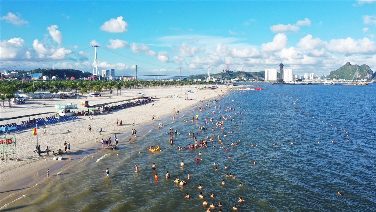 Bãi biển Bãi Cháy