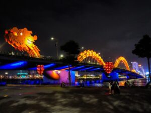 Cầu Rồng được xem là một trong những điểm nhấn kiến trúc của TP Đà Nẵng