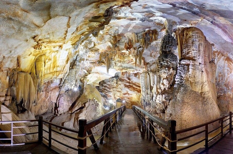 Điểm tham quan tiếp theo là Động Thiên Đường