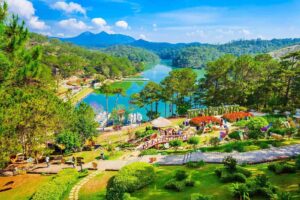 Cập nhật giá vé tham quan các địa điểm du lịch miền Trung tháng 10.2026 mới nhất 4